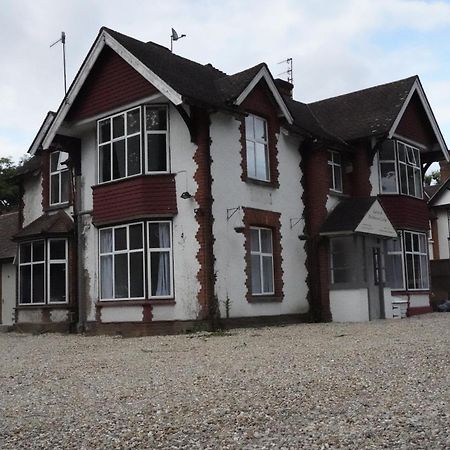 The Lodge By Birchwood Horley Esterno foto