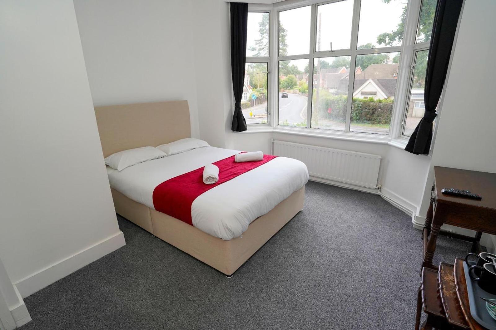 The Lodge By Birchwood Horley Esterno foto