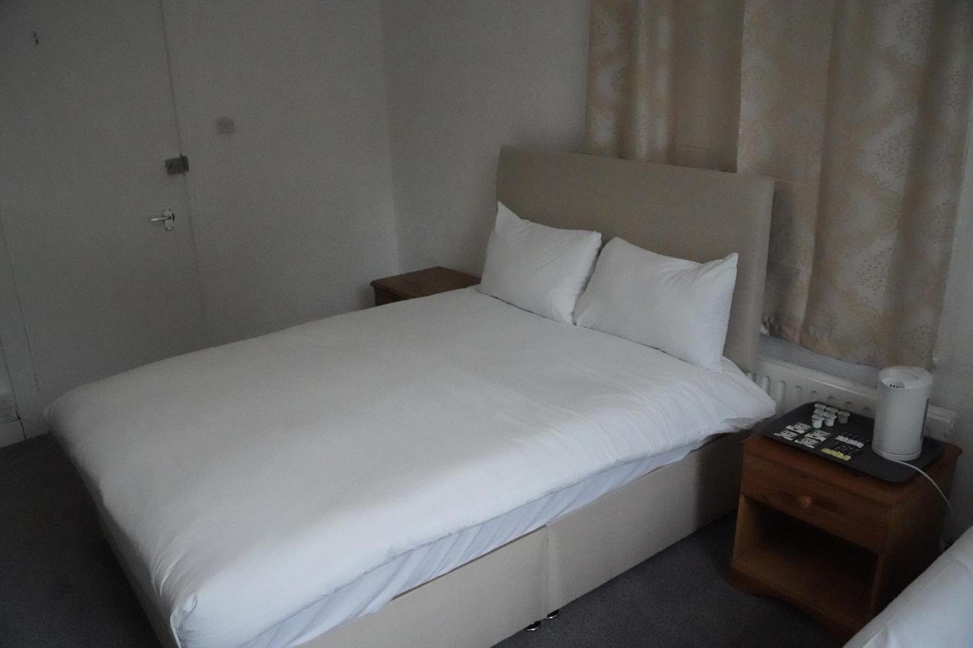The Lodge By Birchwood Horley Esterno foto